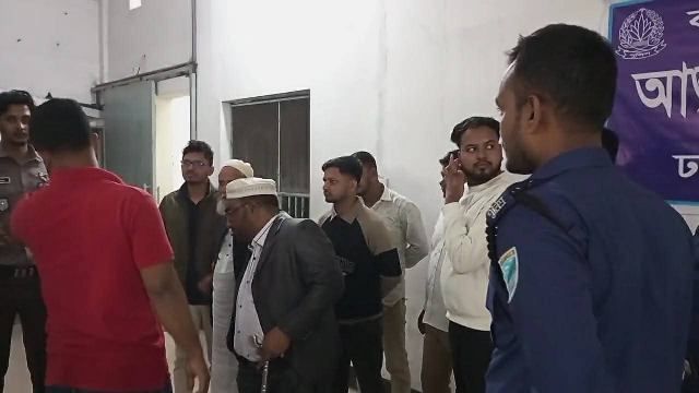 আশুলিয়ায় ভোট কেন্দ্র দখলচেষ্টা: সেনাবাহিনীর হাতে বিএনপির ১৩ নেতাকর্মীকে আটক