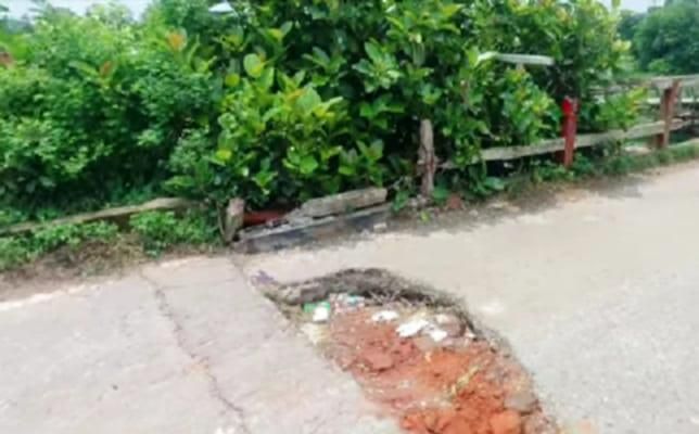 ব্রিজ নয় যেন মৃত্যুফাঁদ