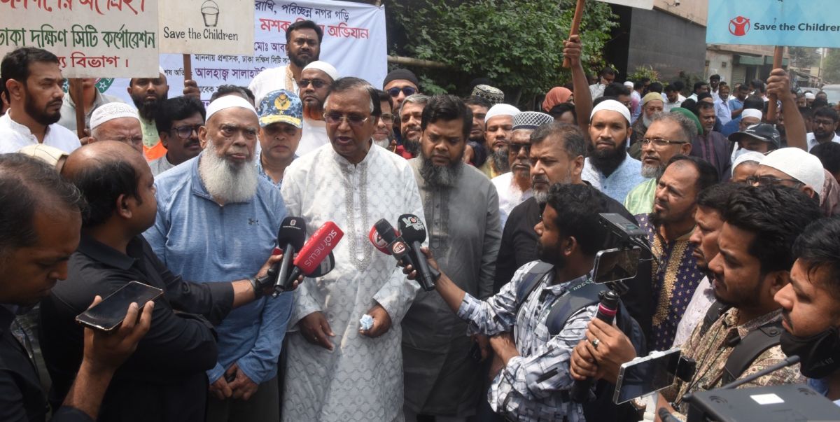 মাসব্যাপী বিশেষ পরিচ্ছন্নতা ও মশক নিধন কর্মসূচির অংশ হিসেবে শ্যামপুর এলাকায় বিশেষ পরিষ্কার-পরিচ্ছন্নতা অভিযান