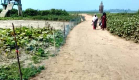 প্রকল্পের মেয়াদ শেষ হলেও রাস্তায় হাঁটতে পারছে না ভাটির জনপদের মানুষ
