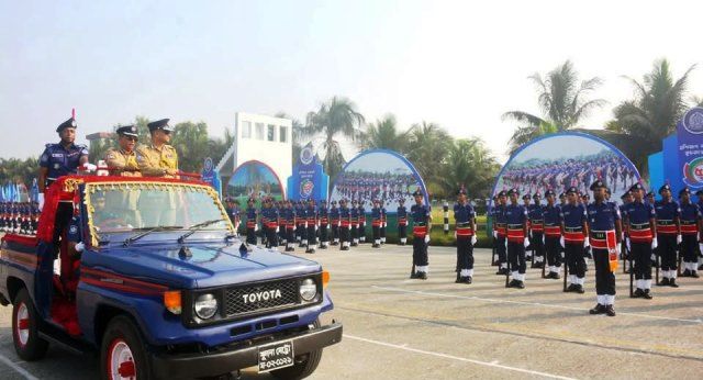 খুলনায় পুলিশের ৫৯তম টিআরসি ব্যাচের সমাপনী কুচকাওয়াজ অনুষ্ঠিত হয়েছে