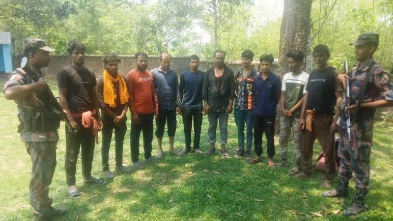 ঠাকুরগাঁওয়ে হরিপুরে সীমান্তে ভারত থেকে আসা ১০ অনুপ্রবেশকারী আটক