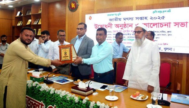 খুলনা জেলা প্রশাসকের সম্মেলন কক্ষে জাতীয় মৎস্য সপ্তাহ উদ্ধোধন করা হয়েছে