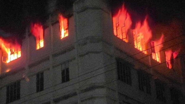 রাজধানীর পল্লবীতে পোশাক কারখানায় আগুন
