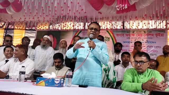 হোমনায় নাগরিক সংবর্ধনায় ফুলের টাকা দুস্থদের দেওয়ার আহ্বান সেলিম ভূঁইয়া এমপির