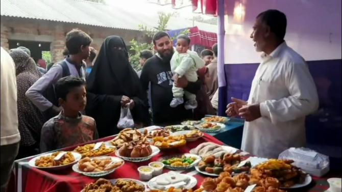 হিলিতে দুইদিন ব্যাপী পিঠা উৎসব শুরু হয়েছে