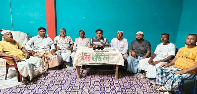 রূপগঞ্জে থানায় মিথ্যা অভিযোগের প্রতিবাদে বিএনপি নেতার সংবাদ সম্মেলন