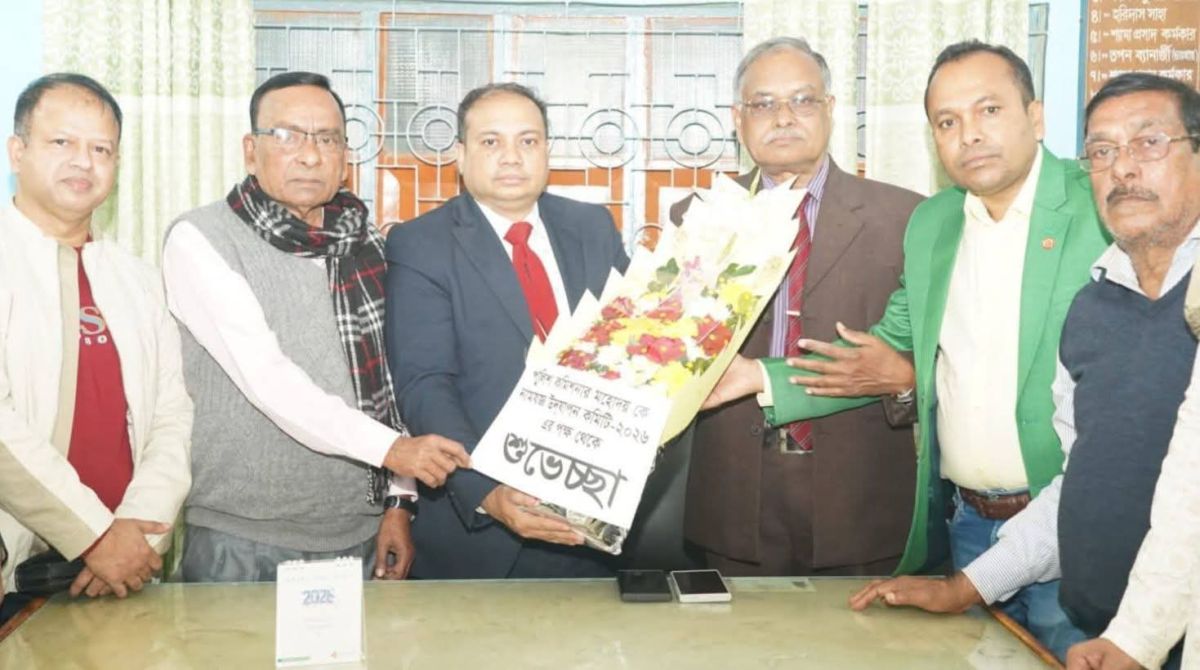 খুলনায় সনাতন ধর্মাবলম্বীদের ধর্মীয় অনুষ্ঠানে আমন্ত্রিত অতিথি হিসেবে উপস্থিত কে এমপির কমিশনার