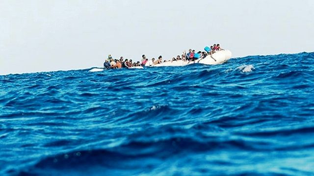 লিবিয়ার উপকূলে শরণার্থী বহনকারী নৌকায় আগুন, নিহত ৫০