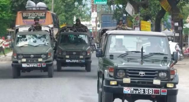 সৈয়দপুরে যানজট নিরসন ও অপরাধ দমনে সেনাবাহিনীর টহল জোরদার