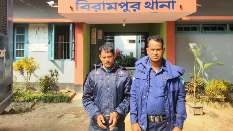 বিরামপুরে সাজাপ্রাপ্ত পলাতক আসামী গ্রেফতার