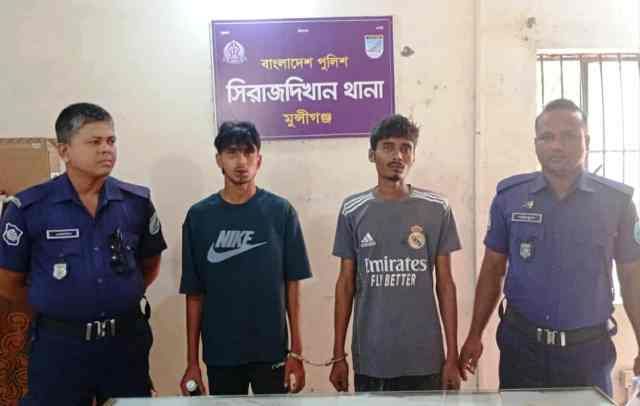 সিরাজদিখানে স্বর্ণ ও সিগারেট চুরির অভিযোগে দুই চোর আটক