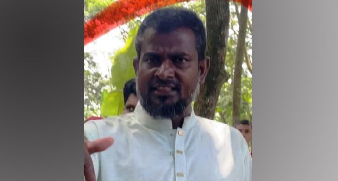 বাউফলের দুর্ধর্ষ সন্ত্রাসী হোসেন ফকিরের বিরুদ্ধে ভূমিদস্যুতা,লুটপাট ,ভাঙচুরের অভিযোগ