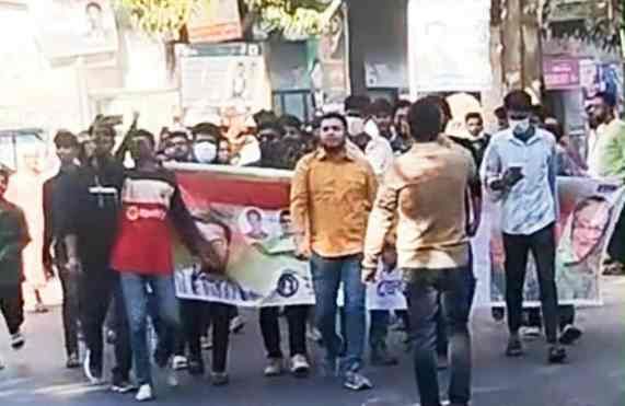 সিরাজদিখানে কার্যক্রম নিষিদ্ধ আওয়ামী লীগের সহযোগী সংগঠনের বিক্ষোভ মিছিল