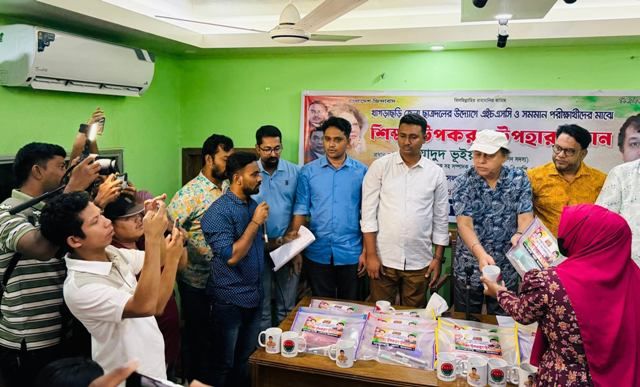 খাগড়াছড়িতে জেলা ছাত্রদলের উদ্যােগে এইচএসসি পরীক্ষার্থীদের মাঝে শিক্ষা উপকরণ বিতরণ