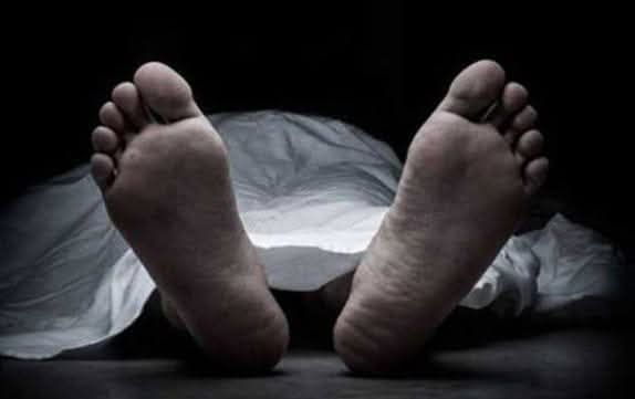 খুলনার মহেশ্বপাশা খানাবাড়ি সংলগ্ন ঘের ব্যবসায়ী  আল-আমিন কে গলা কেটে হত্যা