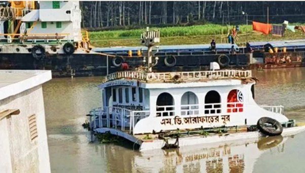 নওয়াপাড়ায় ভৈরব নদে ৯০০ শত মেট্রিক টন কয়লা বোঝাই কার্গো জাহাজ ডুবে গেছে