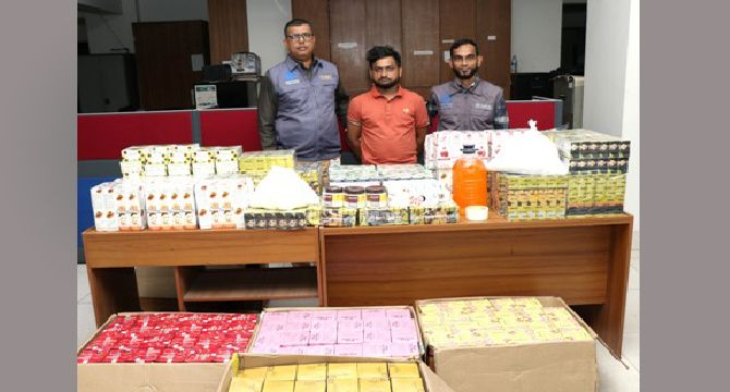 অনলাইনে ভেজাল বিদেশি প্রসাধনী বিক্রি, প্রতারক চক্রের ১ জন গ্রেফতার