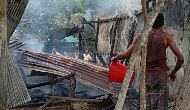 গ্যাস সিলিন্ডার বিস্ফোরণে বিধবার বসতঘর পুড়ে ছাই