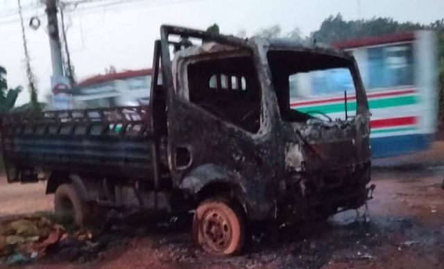 আশুলিয়ায় আবারও গাড়িতে আগুন দিয়েছে দুর্বৃত্তরা