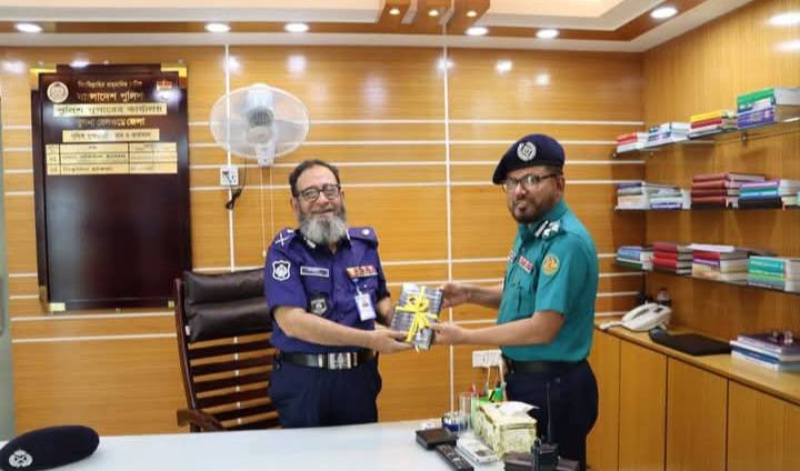আইন-শৃঙ্খলা বিষয়ক মতবিনিময় সভায় খুলনা মেট্রোপলিটন পুলিশের কমিশনার