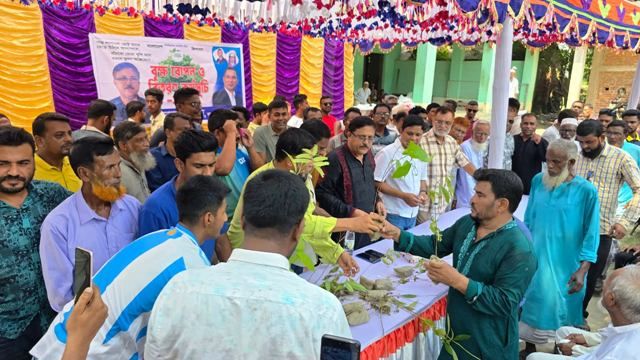 মাগুরা ও শ্রীপুর উপজেলার পূজা মণ্ডপ পরিদর্শন করলেন জেলা বিএনপির সদস্য সচিব মনোয়ার হোসেন খান