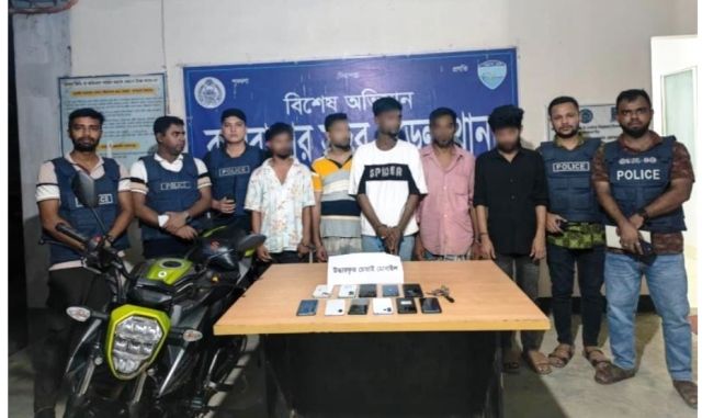 কক্সবাজারে ৫ ছিনতাইকারী গ্রেফতার