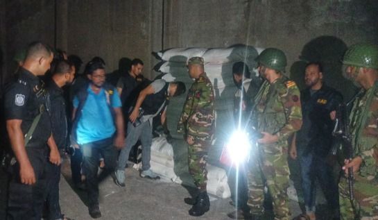 রাজধানীর শ্যামপুর সরকারি ন্যায্য মূল্যের ৩৮৮ বস্তা চাল ও ৪০৯ বস্তা আটা র‌্যাব-১০ কর্তৃক উদ্ধার