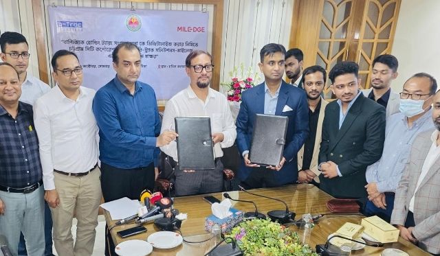 চট্টগ্রামে হোল্ডিং ট্যাক্স আদায় সহজ করতে চকিস-বি ট্র্যাক ও মাইলেজের চুক্তি স্বাক্ষর