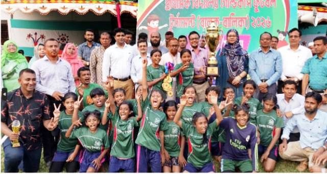 সাতক্ষীরার ‘জোড়া মুকুট’: বিভাগীয় প্রাথমিক গোল্ডকাপে ছেলে ও মেয়েদের ঐতিহাসিক জয়