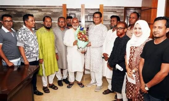 খুলনায় কেসিসি মেয়র ও খুলনা-৫ আসনের সংসদ সদস্যের মধ্যে সৌজন্য সাক্ষাৎ