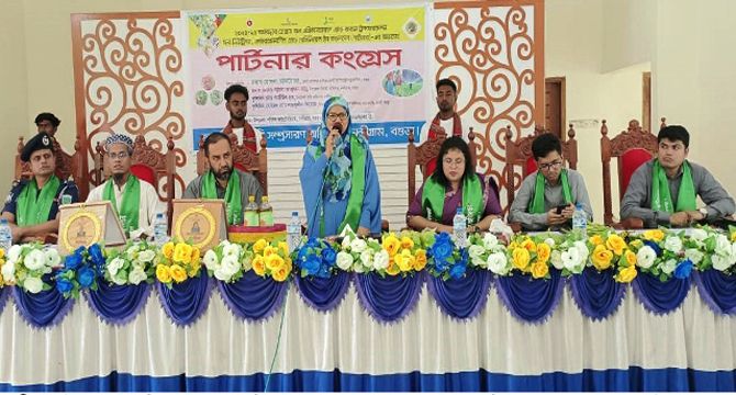 নন্দীগ্রামে হারভেস্টারের মাধ্যমে ধান কর্তন ও মাঠ দিবস অনুষ্ঠিত