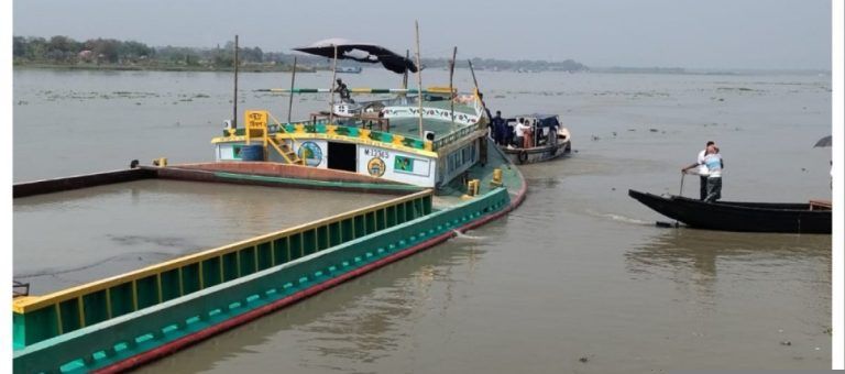 যমুনায় বাপ্পির নেতৃত্বে অবৈধ বালু উত্তোলন: ঝুঁকিতে জনবসতি