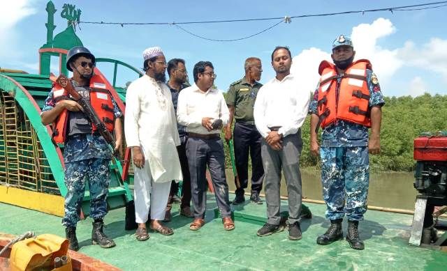 মিরসরাইয়ে অভিযানে দেড় হাজার বর্গফুট চরঘেরা জাল ধ্বংস, ৩টি ড্রেজার অচল