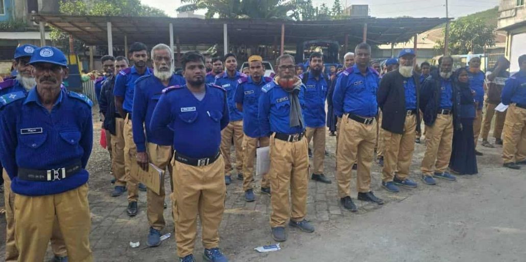 সিরাজদিখান থানায় গ্রাম পুলিশের চৌকিদারী প্যারেড