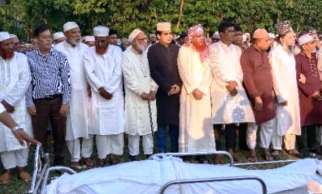 খুলনার ফুলতলায় বীর মুক্তিযোদ্ধা আকরাম হোসেনের জানাজা ও দাফন সম্পন্ন হয়েছে