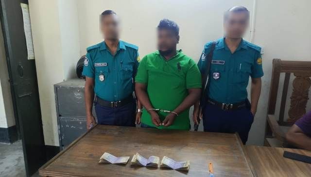 রাজধানীর মিরপুরে নগদ টাকা ও ছুরিসহ ছিনতাইকারী গ্রেফতার