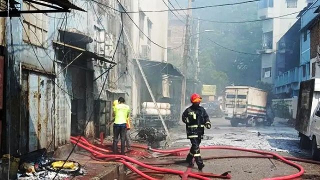 মিরপুরে গার্মেন্টস ও কেমিক্যাল গোডাউনে আগুন, নিহত ৫