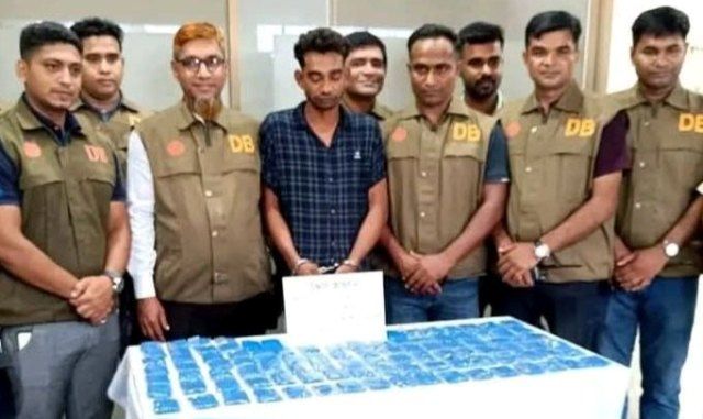 ফকিরহাটে ২০ হাজার ৩০০শত পিচ ইয়াবাসহ মাদক কারবারি কে গ্রেফতার করেছে পুলিশ