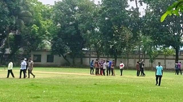 অনুমতি জটিলতায় প্রীতি ম্যাচ স্থগিত, ক্ষোভ আবাসিক শিক্ষার্থীদের