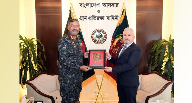 *আনসার ভিডিপি সদর দপ্তরে বাহিনীর মহাপরিচালকের সাথে তুর্কি মহাকাশ প্রতিনিধিদলের সৌজন্য সাক্ষাৎ*
