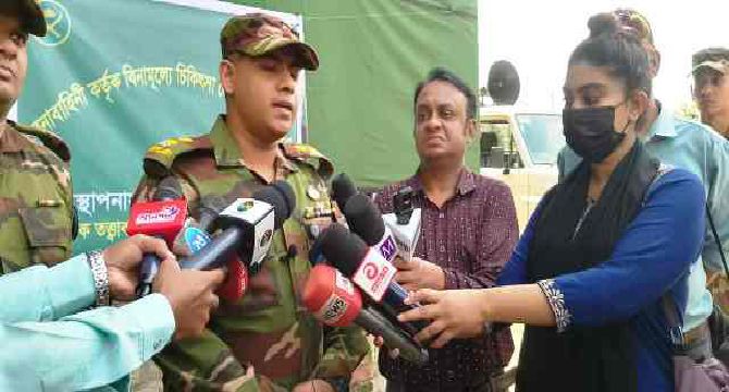 যাত্রাবাড়ীতে সেনাবাহিনীর মেডিকেল ক্যাম্পেইন: বিনামূল্যে চিকিৎসা সেবা পেল ছয় শতাধিক মানুষ