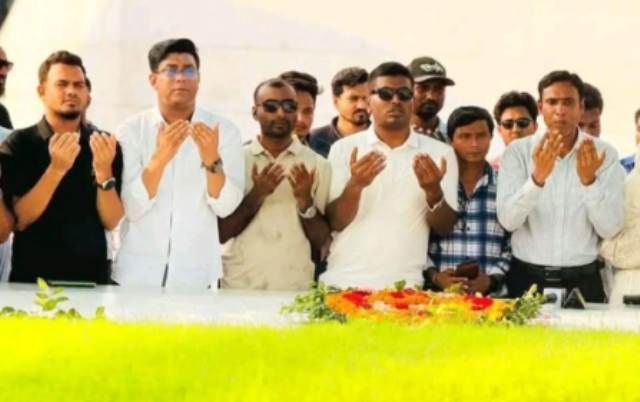বাগেরহাট জেলা ছাত্রদলের নব-নির্বাচিত নেতৃবৃন্দের মাজার জিয়ারত