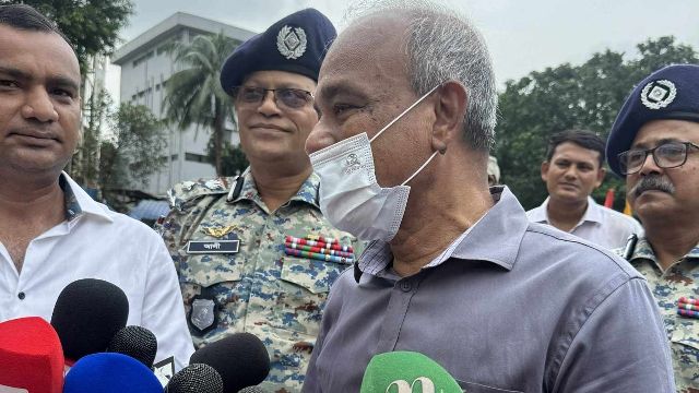 পুলিশের কাছে ভারি মারণাস্ত্র থাকবে না : স্বরাষ্ট্র উপদেষ্টা
