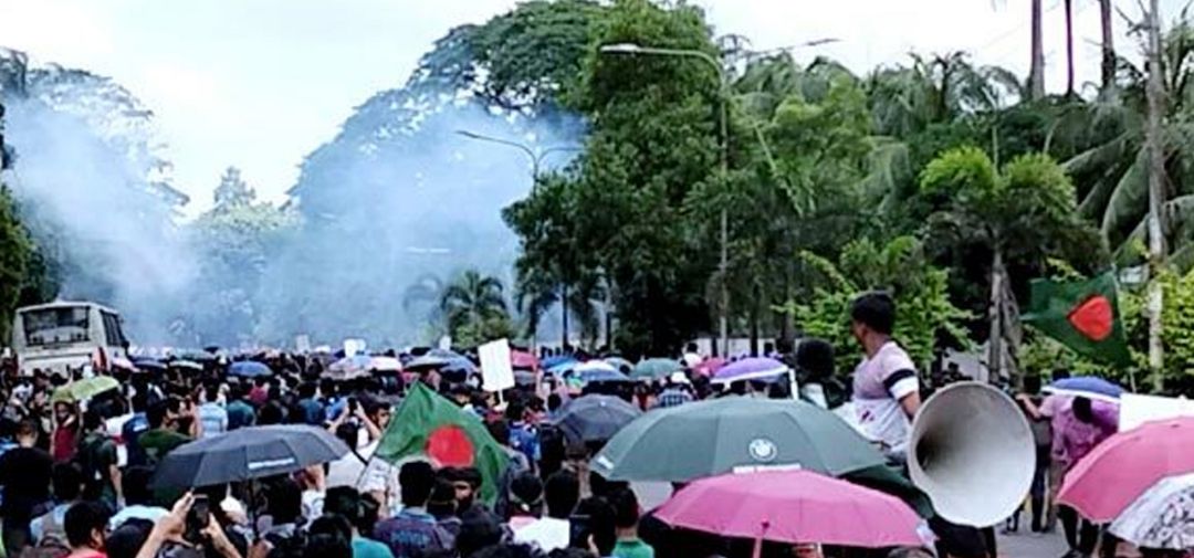 যমুনা অভিমুখে প্রকৌশল শিক্ষার্থীরা, পুলিশের বাধা