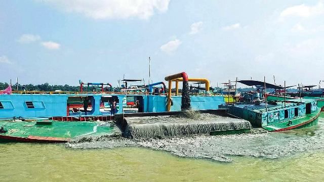 ঝালকাঠির সুগন্ধা নদীতে ফের অবৈধ বালু উত্তোলনের শঙ্কা, নদীভাঙন আতঙ্কে এলাকাবাসী