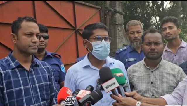 সাভারে টায়ার পুড়িয়ে তেল তৈরি'র কারখানায় ভ্রাম্যমাণ আদালতের অভিযান