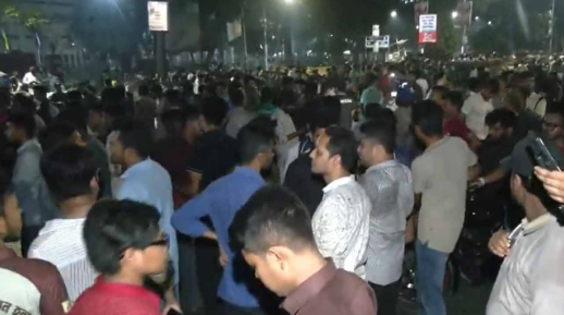 শাহবাগে ছাত্রদল-ছাত্রশিবির পালটাপালটি ধাওয়া