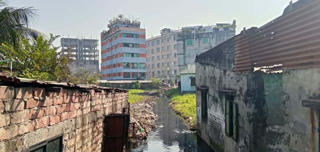 মাত্র ৩ মাসে বেদখল জমি ডিসি পুলিশের সহায়তায় উদ্ধার, আশুলিয়ার নয়নজুলি খাল আদৌ উদ্ধার হবে কি?