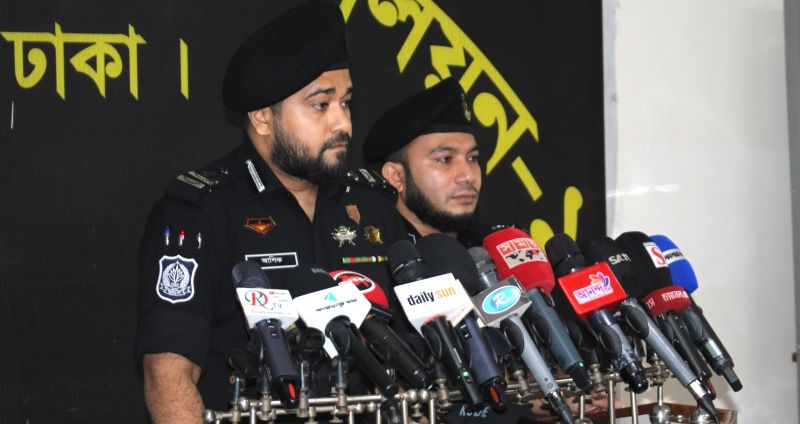 মহাখালীর টিবি গেইটে অস্ত্র ঠেকিয়ে চাঁদাবাজির চাঞ্চল্যকর ঘটনার প্রধান আসামি জসিম’কে গাজীপুরের পূবাইল এলাকা হতে গ্রেফতার করেছে র‌্যাব-১